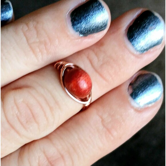 Upcycled Apple Coral Beaded Ring, Wire Wrapped, Copper, Size 9.5 - Picture 3 of 3